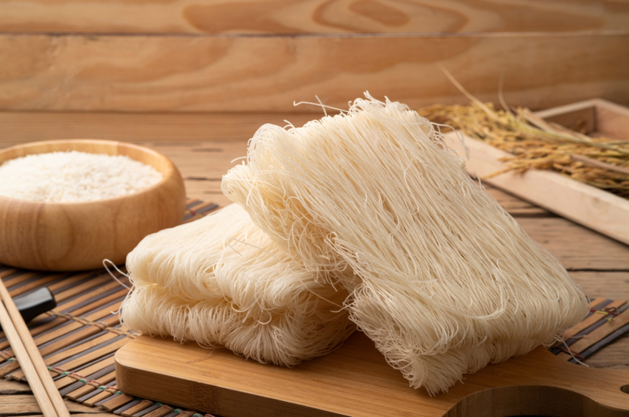 vermicelli-rice-noodles-on-a-wooden-board